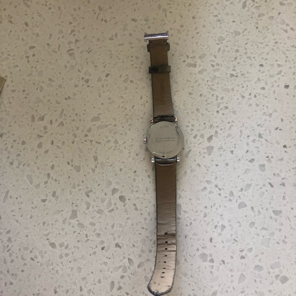 Burberry women’s silver classic checker gray plaid print watch - Picture 10 of 10